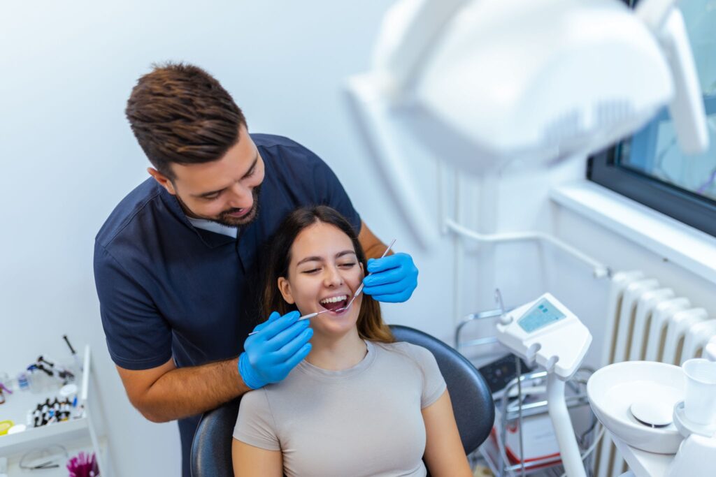 symptoms and treatment of a dental abscess