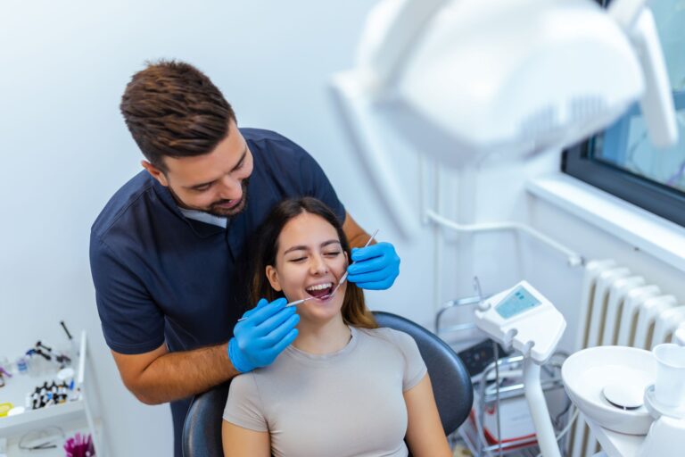 symptoms and treatment of a dental abscess